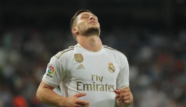 在幕后进行